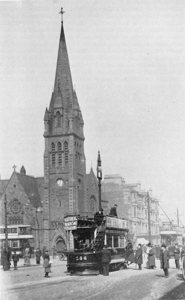 The "Pilrig Muddle". Passengers queue to board an Edinburgh cable car, Leith electric cars can be seen waiting in the background. © Edinburgh City Libraries