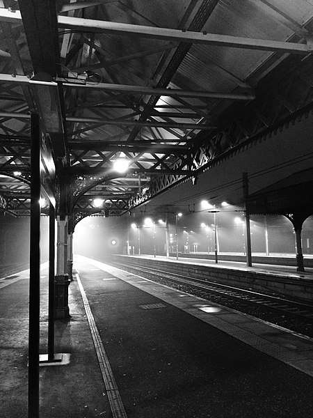 Edinburgh Waverley station by night. CC-SA 4.0, Lorna M Campbell